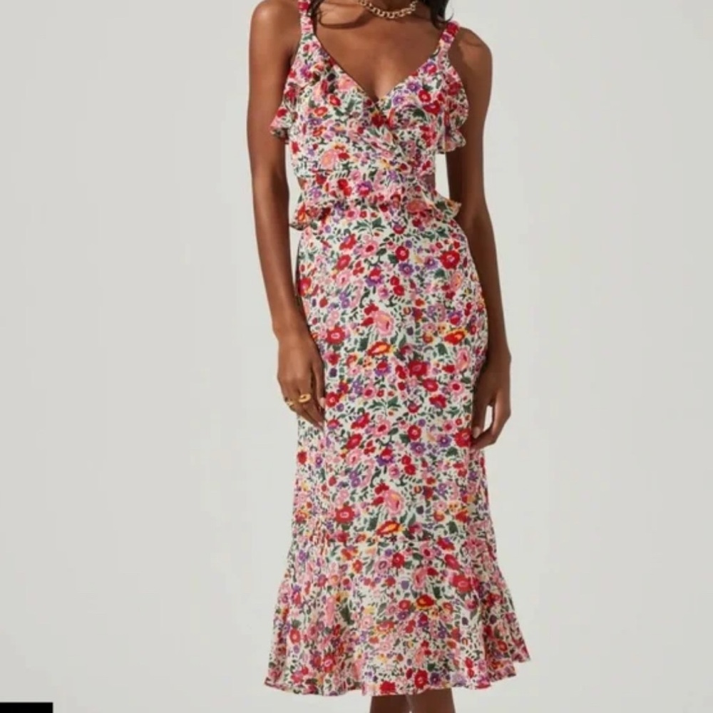 ASTR! Wildflower ruffle cut out